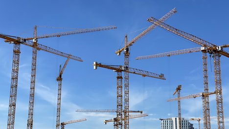2020-08-05_Krane_in_der_Hafencity.jpg