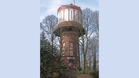 Sollte eigentlich eine Kulturstätte im Osten Hamburgs werden, doch jetzt hat ein Rechter ihn eingenommen: Der Lohbrügger Wasserturm.