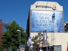 Mural Stresemannstraße, Berlin-Mitte, zeigt Vattenfall-Werbung für Kältetechnik