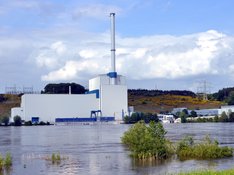 Kruemmel_Hochwasser_Elbe_2013.JPG AKW Krümmel bei Elbe-Hochwasser