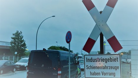 Industriegebiet_Bahnuebergang_IMG_6467_small.jpg