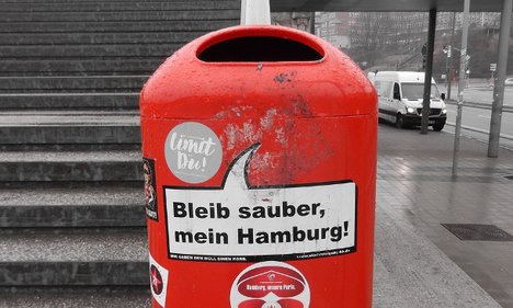 Straßenmülleimer, Aufkleber "Bleib sauber, mein Hamburg"
