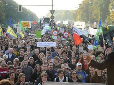 Demonstration Freiheit statt Angst Eine Menschenmenge auf einer Demonstration ist abgebildet