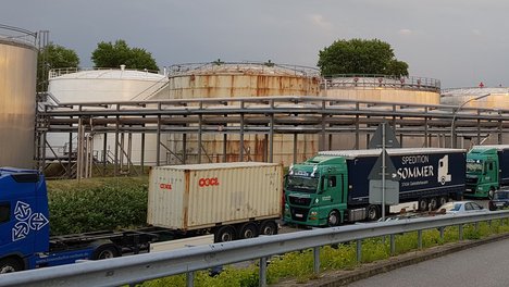 LKW_Tanklager_Hafen_20200609_210006.jpg