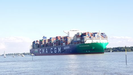 20210905_163146_-_LNG-Schiff-Container.jpg
