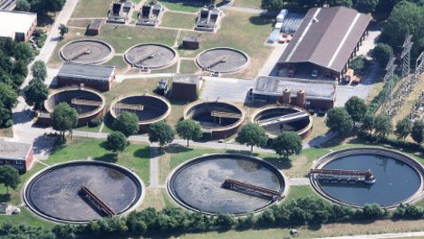 Klaeranlage.JPG Kläranlagen schaffen es nicht, Medikamente aus dem Trinkwasser zu entfernen. (Foto: Bin im Garten/wikimedia)