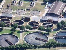 Klaeranlage.JPG Kläranlagen schaffen es nicht, Medikamente aus dem Trinkwasser zu entfernen. (Foto: Bin im Garten/wikimedia)
