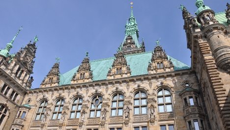 Rathaus Hamburg vom Innenhof aus betrachtet.