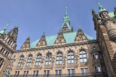 Rathaus Hamburg vom Innenhof aus betrachtet. Rathaus Hamburg vom Innenhof aus betrachtet.