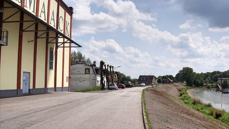 Moorfleeter_Deich_Richtung_Holzhafen.jpg